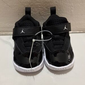 Baby Jordan Sneakers Max Aura 6 PS Basketball Shoes Size 2 NWOT